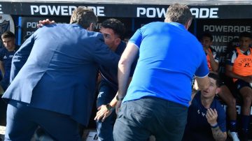 Viral: saludo tenso entre Tevez y Barros Schelotto en Vélez-Talleres