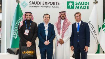 Zamora mantuvo reuniones bilaterales en el Smart City Expo de Barcelona y presentó el stand santiagueño