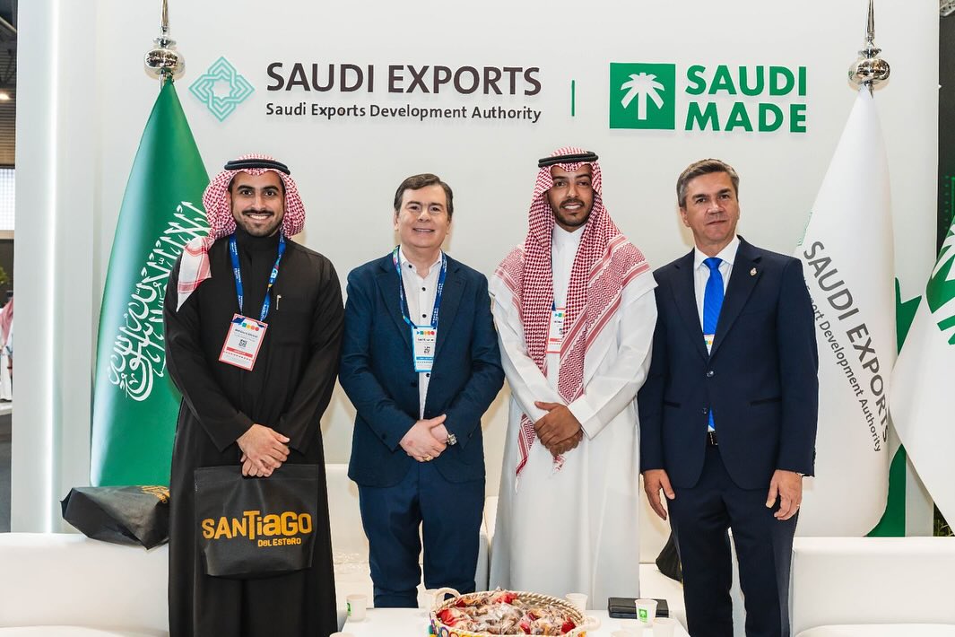 Zamora mantuvo reuniones bilaterales en el Smart City Expo de Barcelona y presentó el stand santiagueño