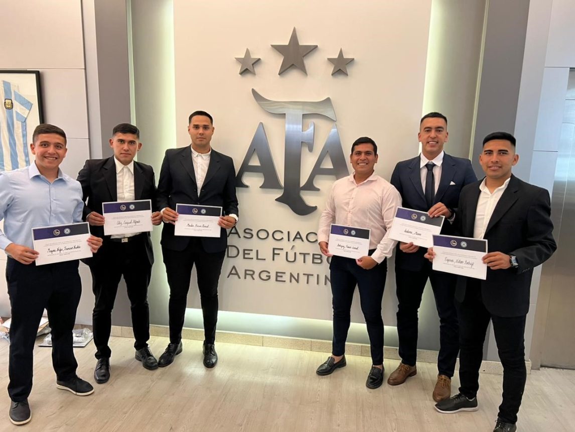 Árbitros santiagueños firmaron contrato con AFA y dirigirán en el Torneo Regional Amateur