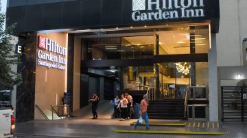 Sospechoso movimiento en un hotel céntrico terminó con cinco detenidos por estafa