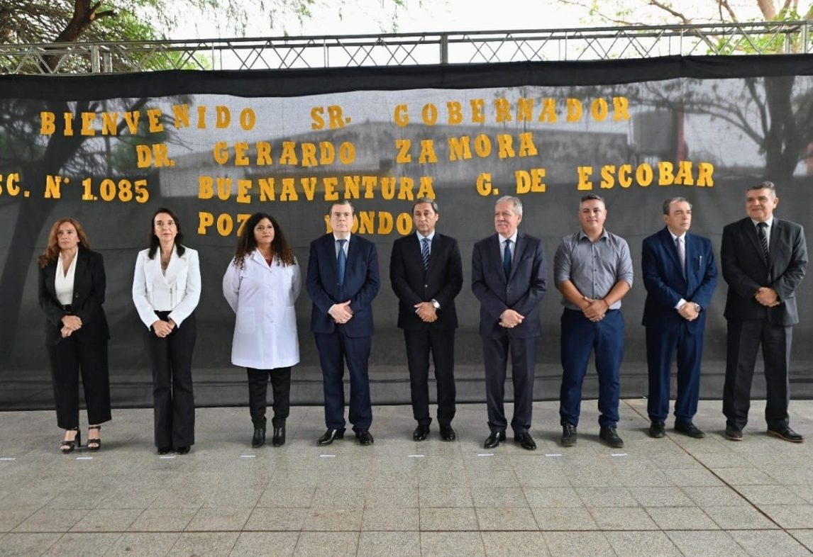 “La escuela es el lugar que nos une y nos hace a todos iguales”, dijo Zamora al inaugurar la refacción de un establecimiento en Pozo Hondo