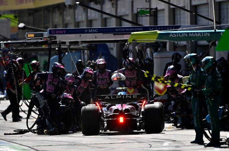 La Fórmula 1 analiza imponer dos paradas obligatorias en boxes a partir de 2026