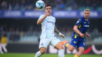 Inter de Lautaro Martínez festeja un triunfo agónico y se acerca a la cima