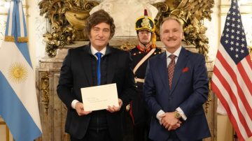 Antes de su 14° viaje a Estados Unidos, Milei recibió al nuevo embajador