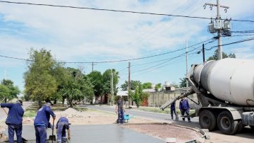 Obras Públicas de la Capital construyó 42 punteras de hormigón en platabandas  del barrio Ejército Argentino