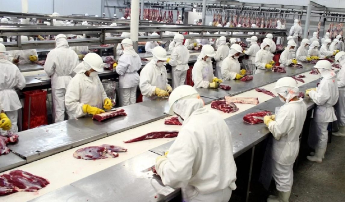 El gremio de la carne acordó una paritaria por encima del 1% que fijó el Gobierno