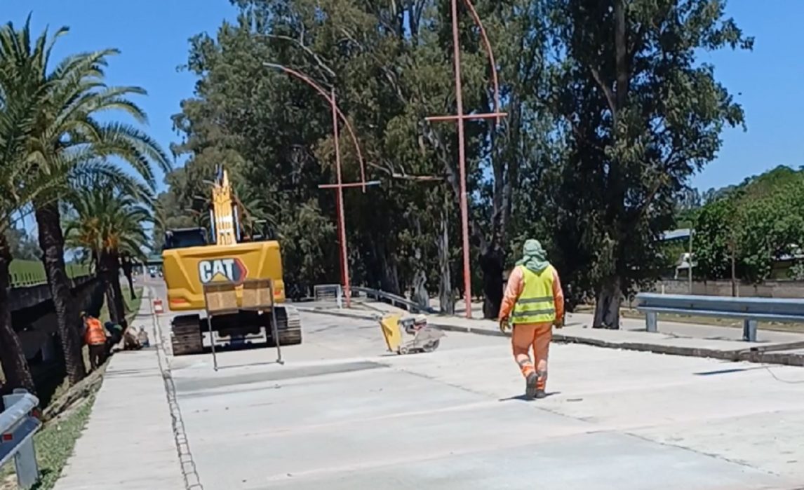 Siguen los trabajos de repavimentación y los desvíos en la Costanera Norte, a la altura del Estadio Único
