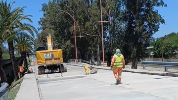 Siguen los trabajos de repavimentación y los desvíos en la Costanera Norte, a la altura del Estadio Único