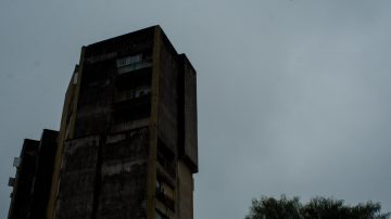 El domingo arrancó parcialmente nublado y fresco, pero se espera una máxima de 33 °C