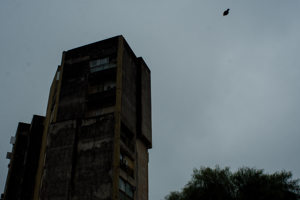 El domingo arrancó parcialmente nublado y fresco, pero se espera una máxima de 33 °C