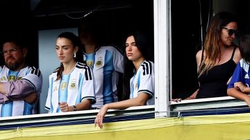 Dua Lipa dijo presente en el Superclásico