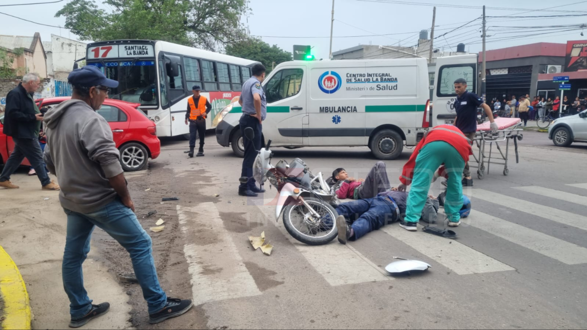 Dos motociclistas resultaron heridos en un accidente en La Banda