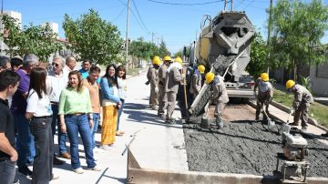 La intendente Fuentes supervisó la obra de pavimentación de 17 cuadras en el barrio Sixto Palavecino