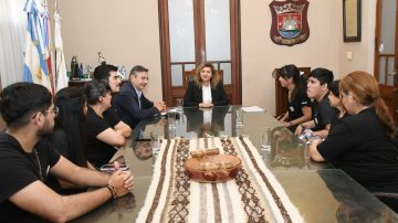 La intendente Norma Fuentes recibió a directivos del coro de señas “La fuerza del corazón”