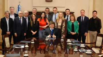 Javier Milei retoma su agenda con entrega de Sables y un encuentro con el canciller israelí