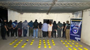 Pellegrini: En amplio despliegue secuestran 45 ladrillos de cocaína y detienen a 12 personas, entre ellos un gendarme