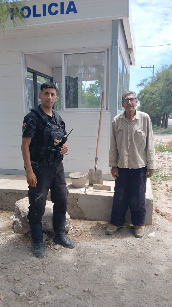 Barrio Los Álamos: ladrón descartó los bienes que le había robado al verse acorralado por un policía