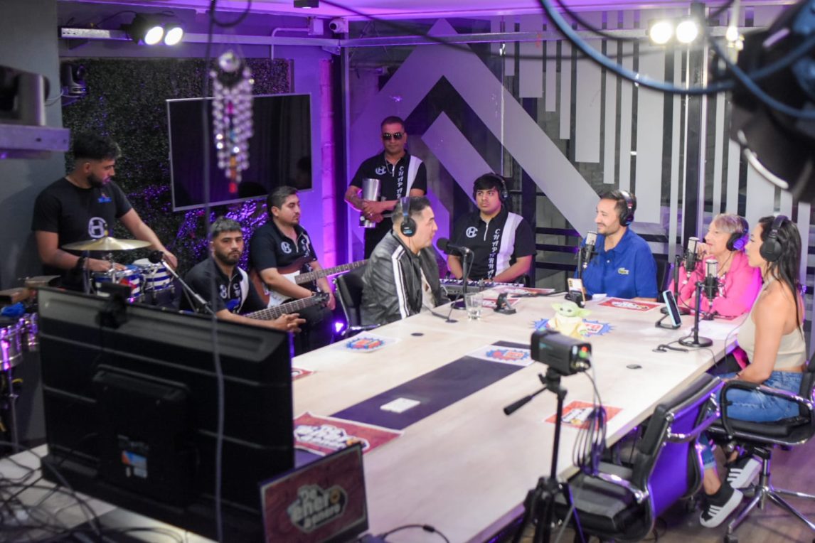 Chaparral y Celena Díaz, alegraron el viernes de Stream con su música