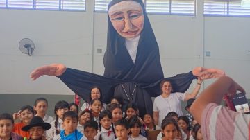 Los alumnos de la Escuela Nº1249 celebraron el Día de la Tradición con una colorida marcha en el barrio Belén