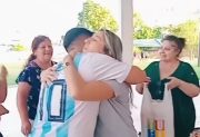 El batallón de amor número 16 tuvo un “bendecido” muy especial: el abrazo a quien siempre ayuda a los demás