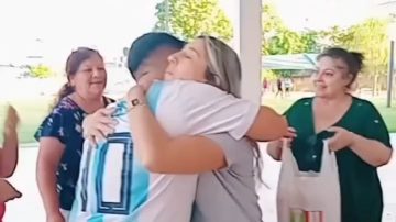 El batallón de amor número 16 tuvo un “bendecido” muy especial: el abrazo a quien siempre ayuda a los demás