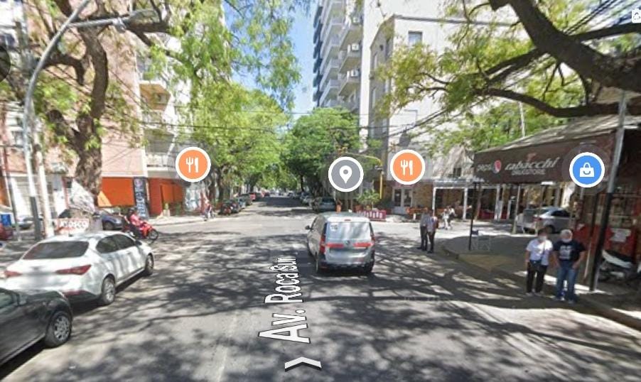 Otra vez en pleno centro, una camioneta chocó a un auto estacionado