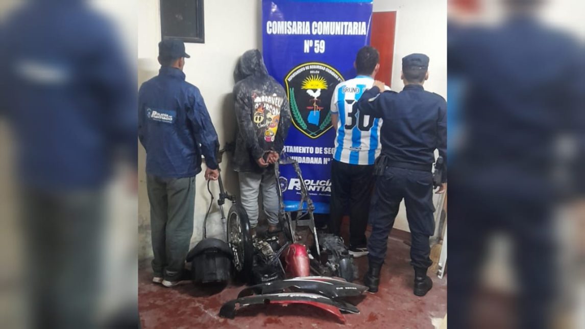 Recuperan una moto robada y detienen a dos personas