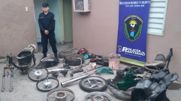 B° Ejército Argentino: allanaron una casa en busca de un arma, pero encontraron drogas y motopartes