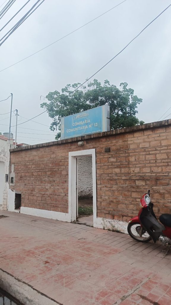 Robaron materiales de construcción y equipos de seguridad en un local de La Banda