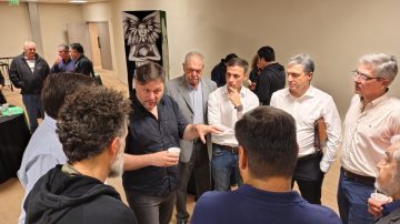 Leandro Santoro visitó Fernández: “Es triste pensar que Milei ganó en provincias que nunca visitó”