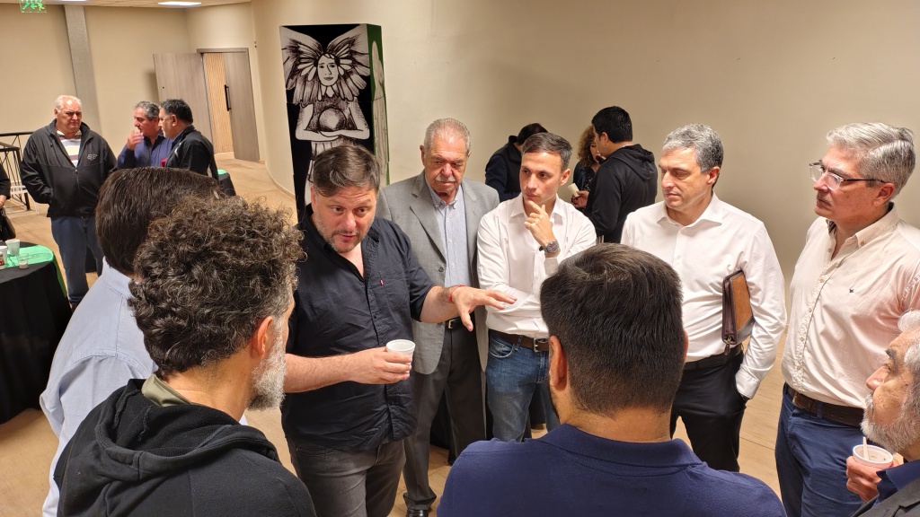 Leandro Santoro visitó Fernández: “Es triste pensar que Milei ganó en provincias que nunca visitó”