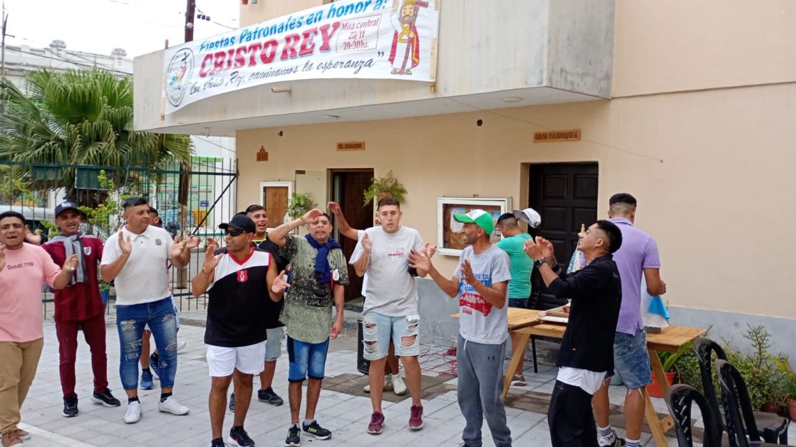 VIDEO. La parroquia Cristo Rey recibió la visita de los chicos del Hogar de Cristo