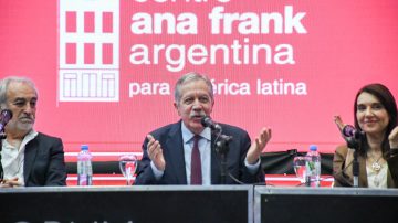 El jefe de Gabinete participó de la entrega de premios del 3° concurso de escritura “De Ana Frank a nuestros días”
