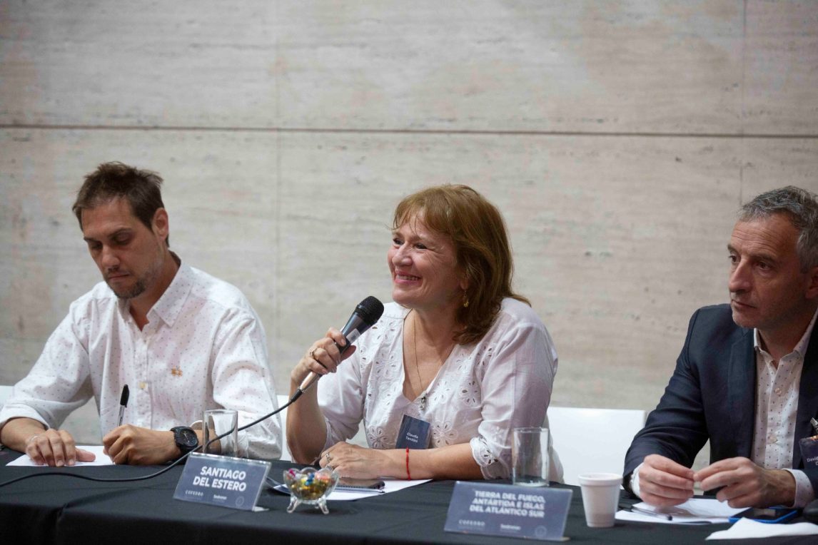 La titular de la Dirección de Abordaje de Adicciones participó de la asamblea de COFEDRO