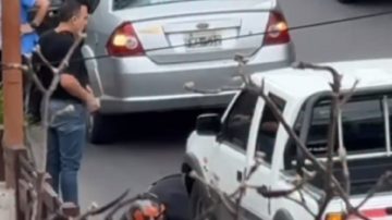 La Av. Belgrano, escenario de un nuevo accidente de tránsito: hospitalizaron a un motociclista