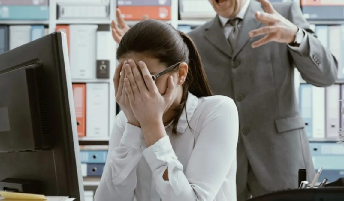 No accedió a pedidos “sexuales” y la mandó de lavandera: Denuncian por acoso a empresario bandeño