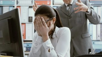 No accedió a pedidos “sexuales” y la mandó de lavandera: Denuncian por acoso a empresario bandeño