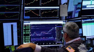 Los bonos sufrieron una notable caída y el riesgo país regresó a los 600 puntos