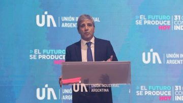 Caputo defendió el esquema cambiario: “La mayoría de los países no flota libremente”