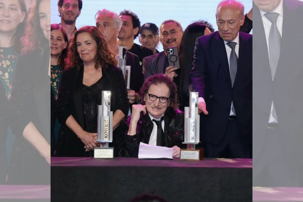 Charly García recibió el Konex de Brillante en una ceremonia que reunió a grandes figuras de la música popular