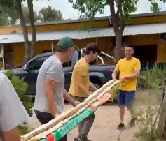 En Colonia Jaime cocinaron un choripán de 3,85 metros para compartir en familia y amigos