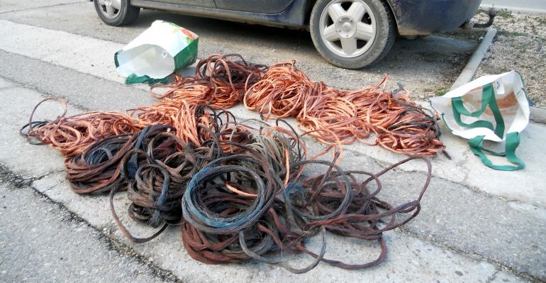Detuvieron a un hombre por el robo de cables en La Banda y secuestraron más de 95 kilos de cobre