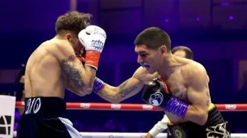 Puma Martínez cayó por nocaut ante Bam Rodríguez y perdió el título supermosca en Riad