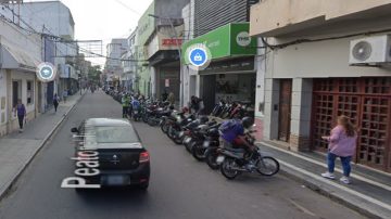 Dejó su moto en un estacionamiento municipal y cuando regresó de trabajar no la encontró