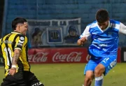 Estudiantes de Río Cuarto pegó primero: venció a Deportivo Madryn y quedó a un paso de la Primera División