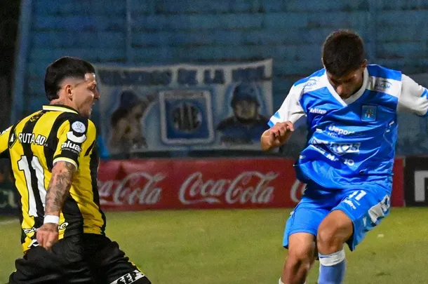 Estudiantes de Río Cuarto pegó primero: venció a Deportivo Madryn y quedó a un paso de la Primera División