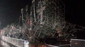 San Nicolás: La cola de un tornado derribó un escenario en plena fiesta