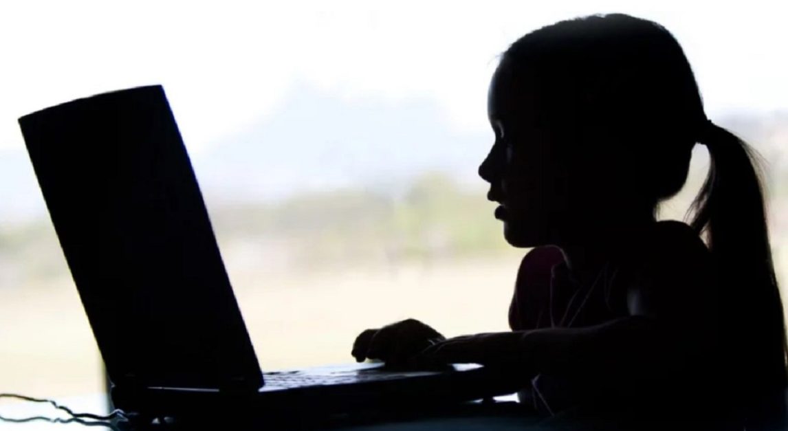 Detienen a conocido fotógrafo deportivo por grooming: hacía videos íntimos de menores con IA y les pedía que se “hagan la p…”