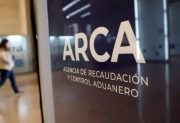 La recaudación tributaria cayó 3,6% real en octubre con un total de $16,1 billones